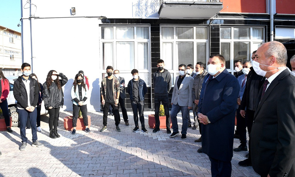 Gürkan: Zihninizi Kuran-ı Kerim'e teslim edin
