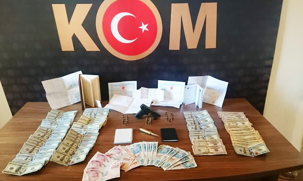 5 tefeci kıskıvrak!