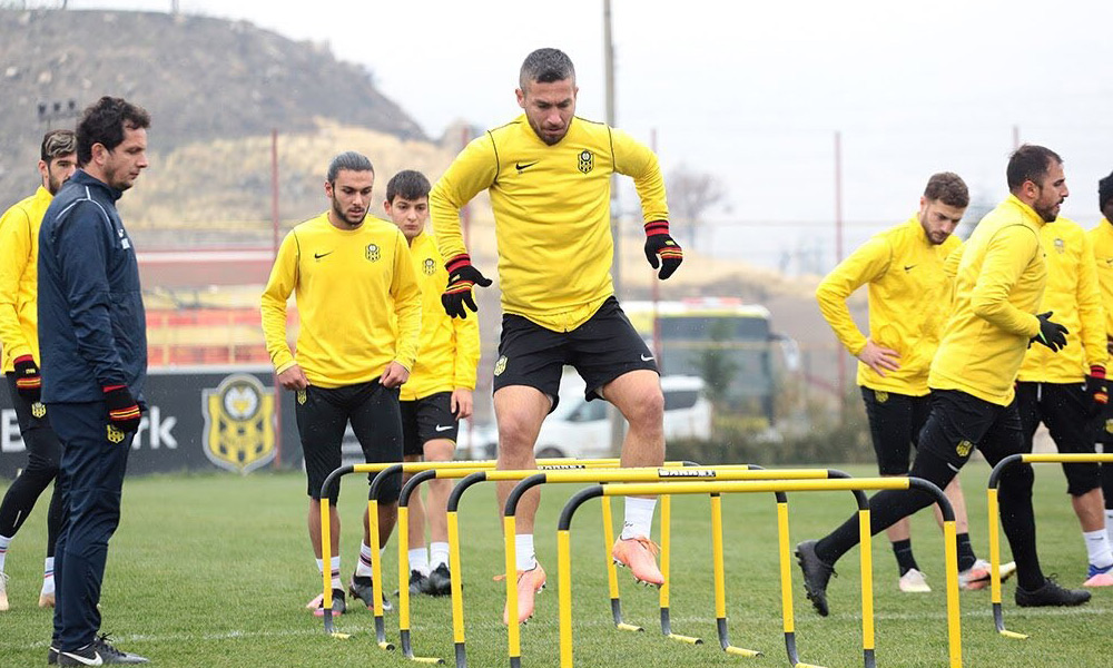 2 futbolcu korona virüse yakalandı