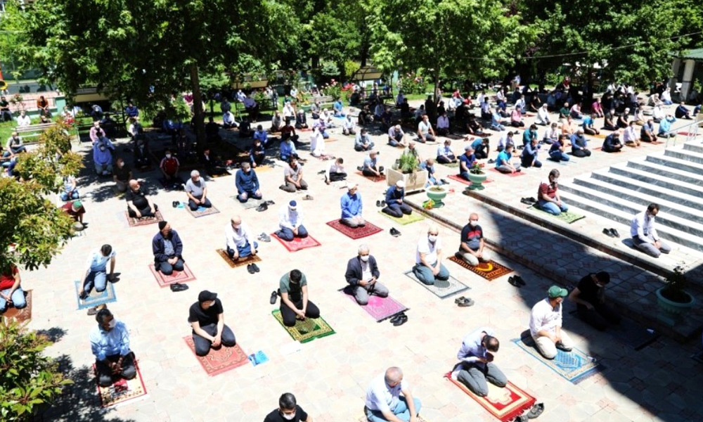 Cuma namazı saatinde kısıtlama yok