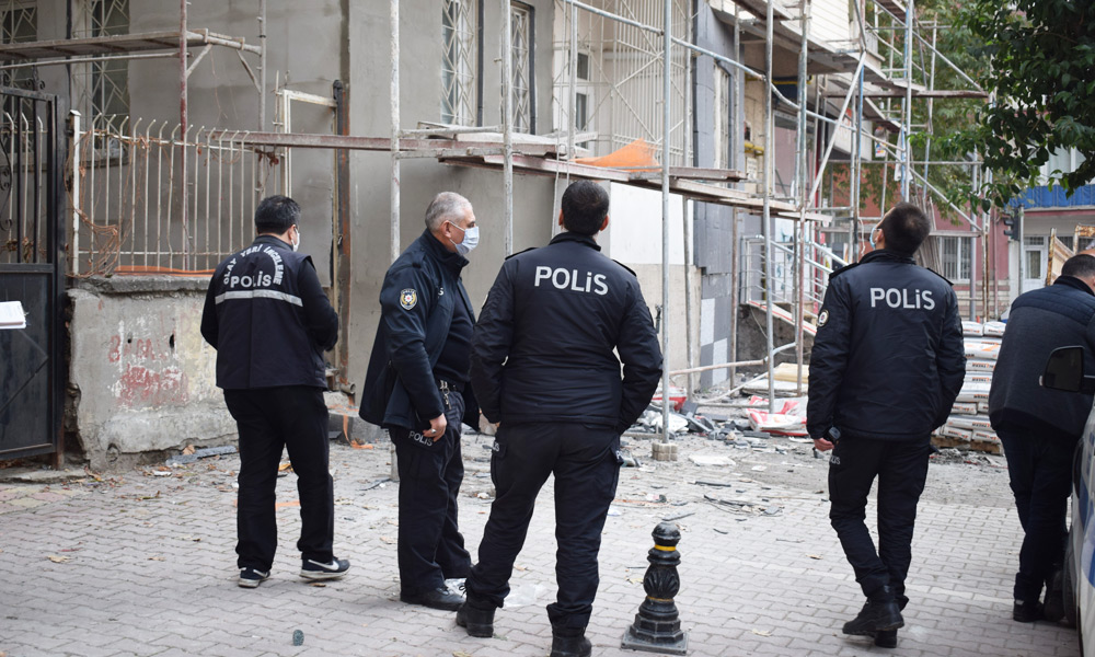 İşçi, beton zemine çakıldı!