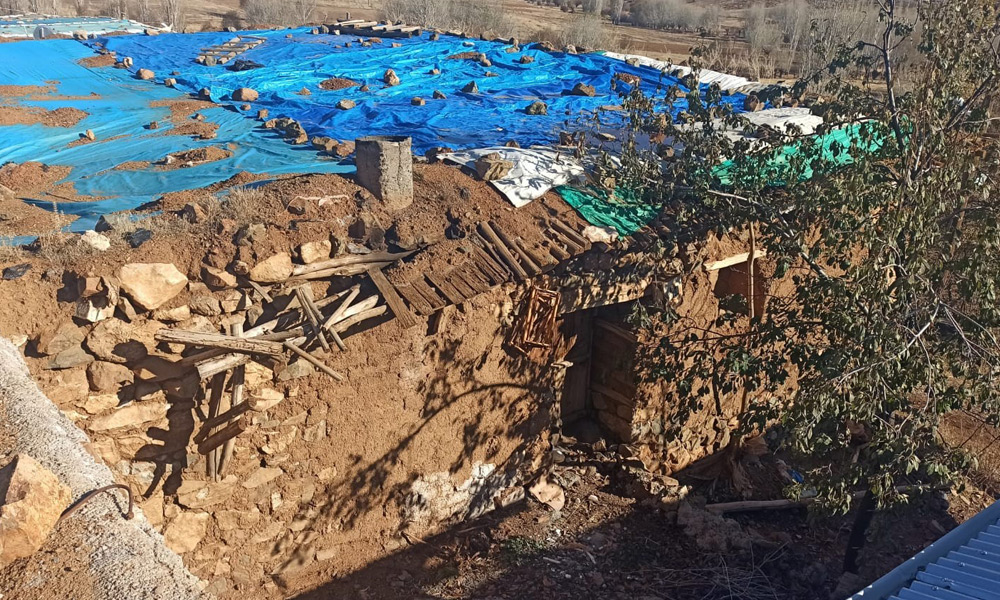 4,7’lik depremle birlikte eski çatlaklar derinleşti