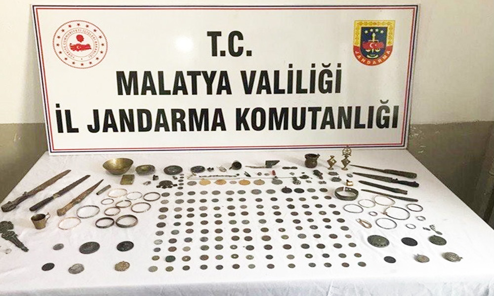 Tarihi eser kaçakçısı kıskıvrak!