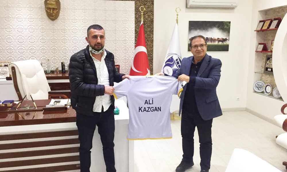 Başkan Kazgan'a Yeni Malatyaspor forması..