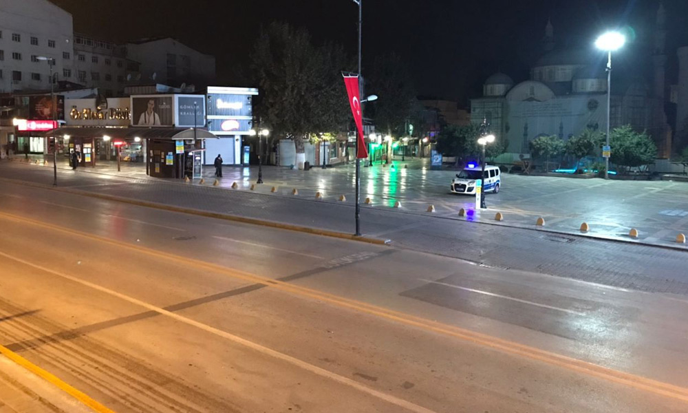 Kısıtlama başlayınca caddeler boş kaldı