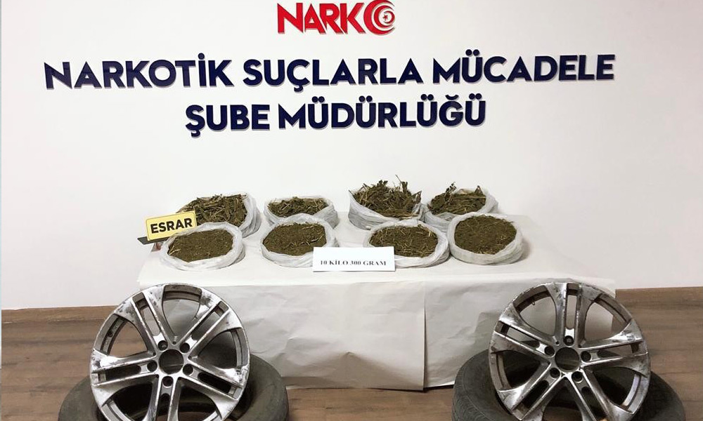 Otomobil lastiği içinde esrar çıktı!