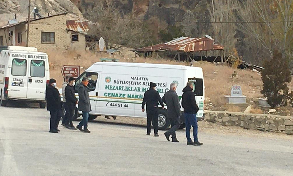 İki kardeş aynı gün koronaya yenildiler!
