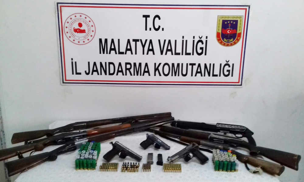 Silah kaçakçıları kıskıvrak!