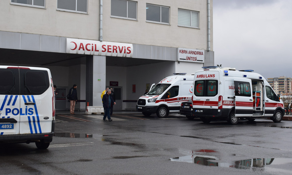 Silahlı kavgada kazara vuruldu!