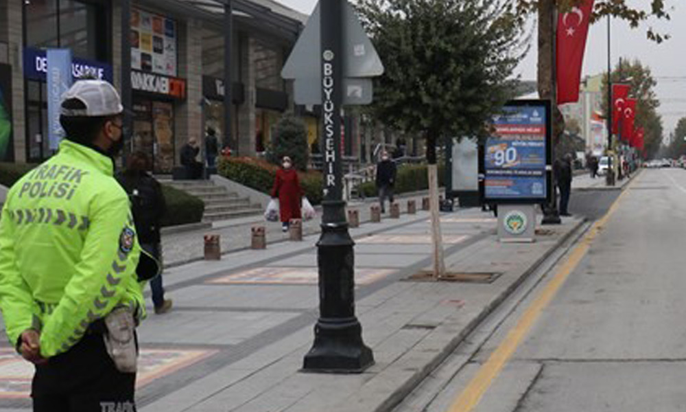 Kısıtlamayı ihlal edince cezadan kaçamadılar!