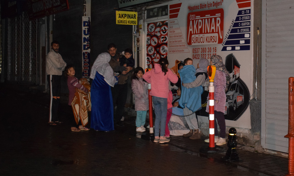 Polis, apartmandaki herkesi tek tek uyandırdı!