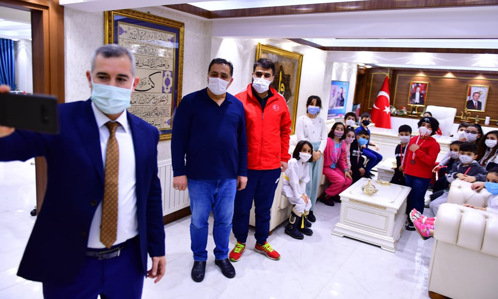 Şampiyonlarla selfie...