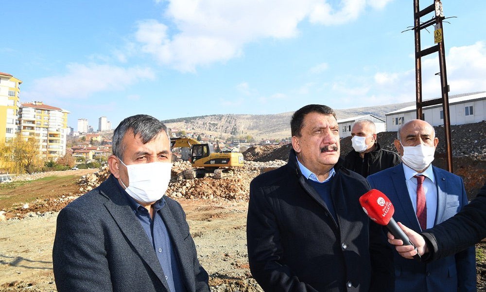 Bir yıl arayla açılmış olacaklar!