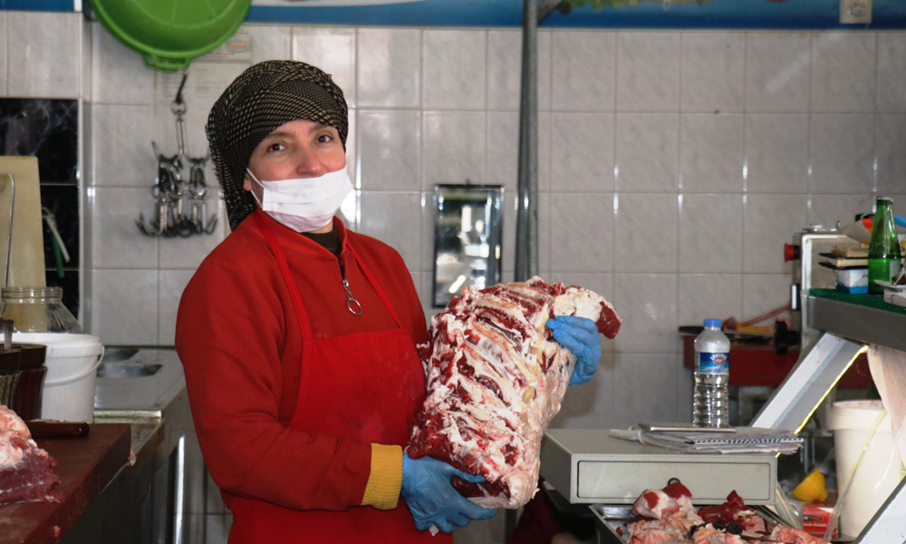 O, kentin tek kadın kasabı!