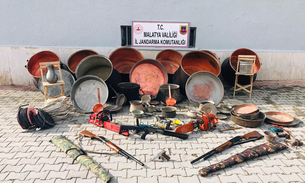 5 hırsız çaldıkları malzemelerle yakalandı