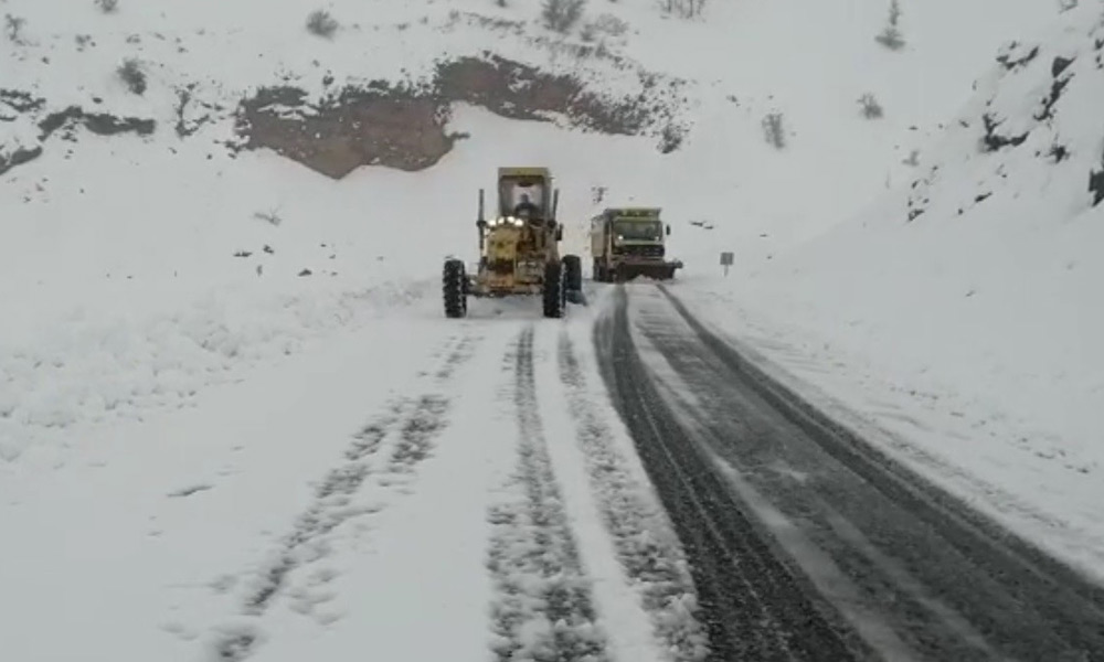 Kapanan yollar açılıyor