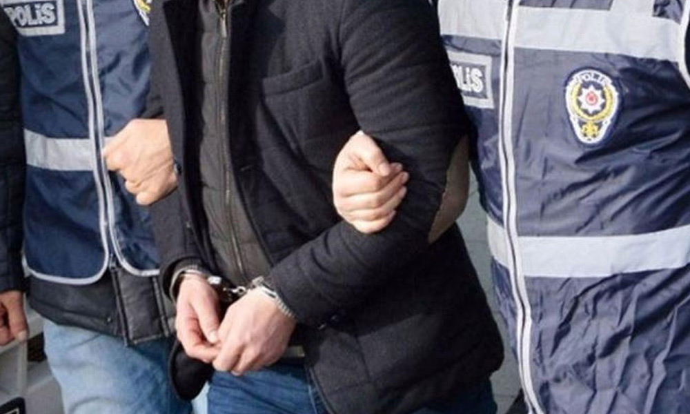 Kayısı hırsızı kıskıvrak!