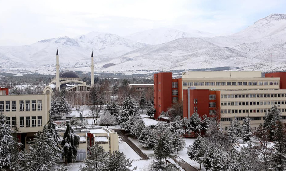 Kampüste doyumsuz kar manzaraları!