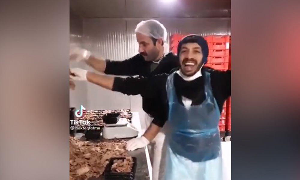 Müzik eşliğinde dönerle oynadılar!