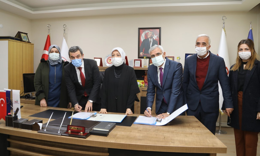 İmzalar atıldı!
