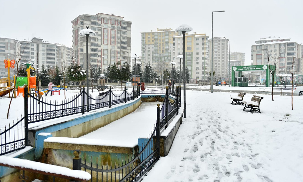 Kar yağışı güzel manzaralara sahne oldu