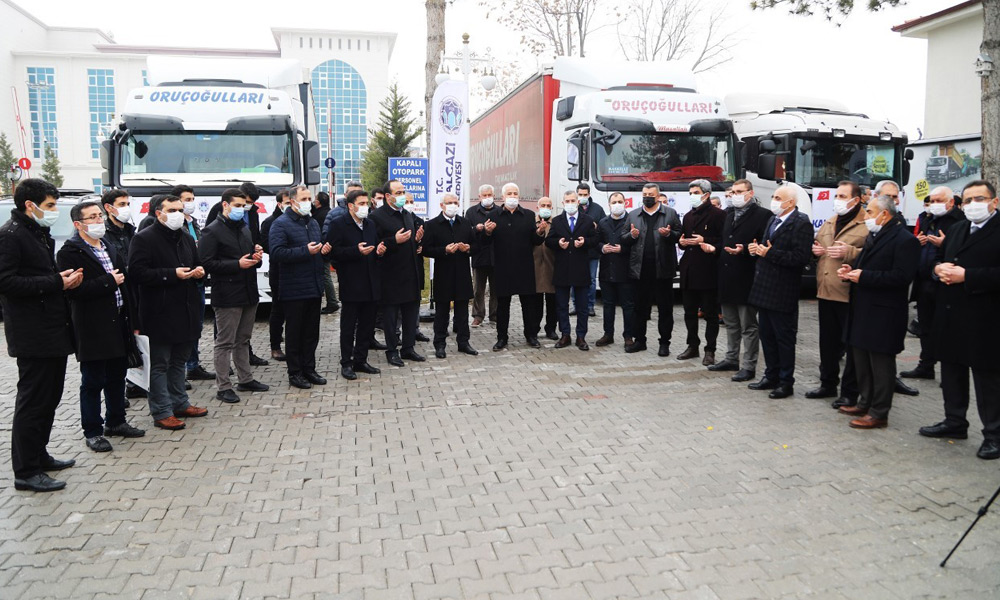Yardım tırları dualar eşliğinde yola çıktı