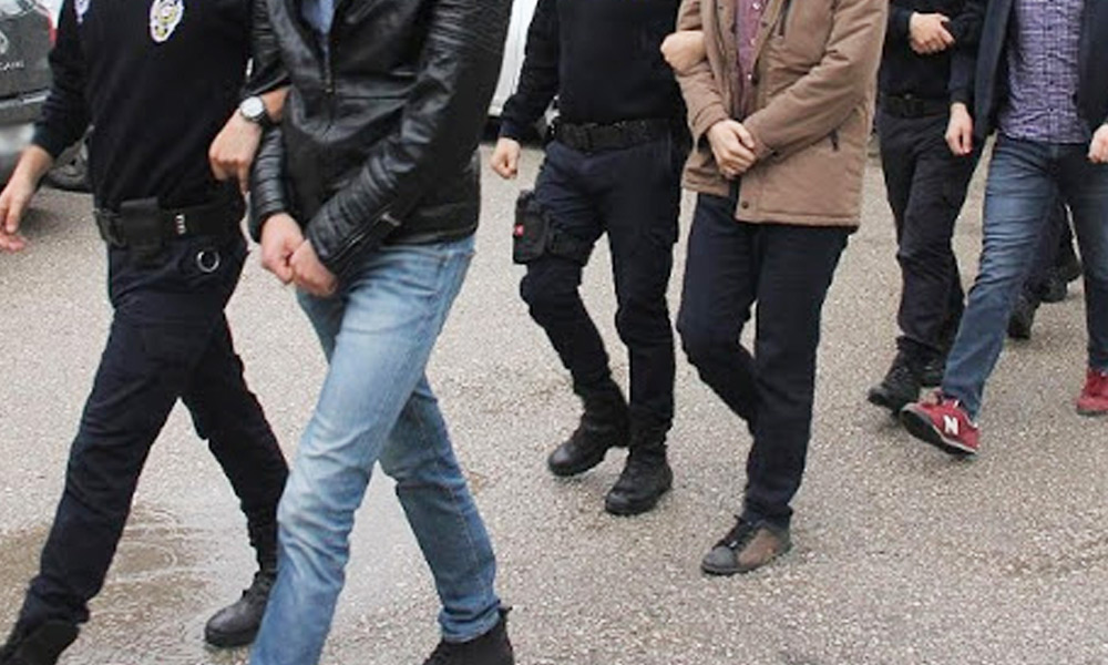 Göçmenler polise takıldı