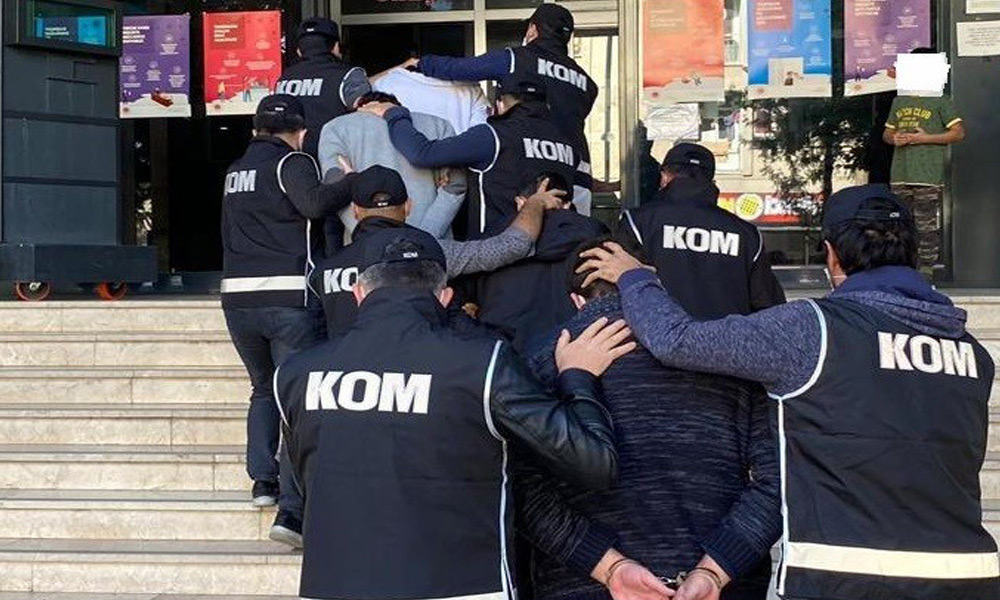 Mahrem yapıya baskın!