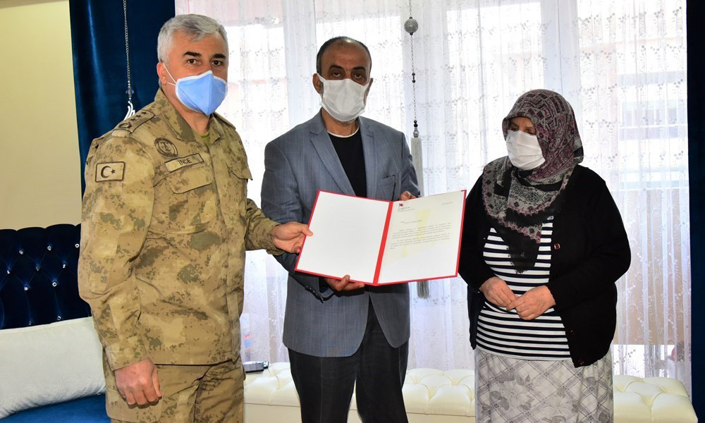 Şehit babasına 'şehadet belgesi' verildi