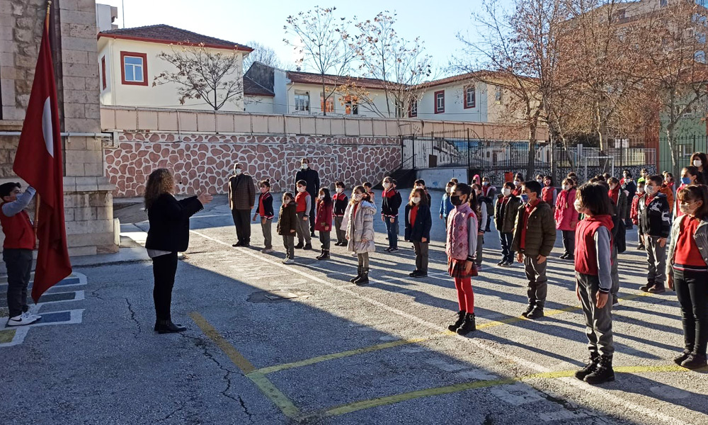 Yeni normalde öğrenciler ders başında!