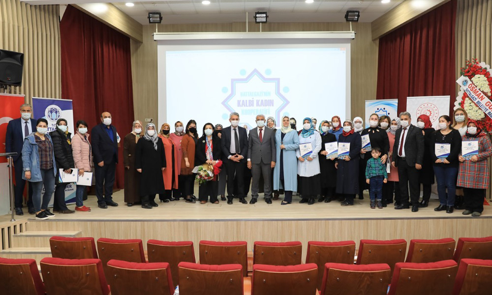 Başarılı olanlar sertifikalarını aldı