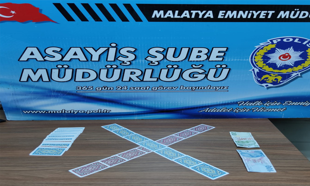 Kumar oynarken basıldılar!
