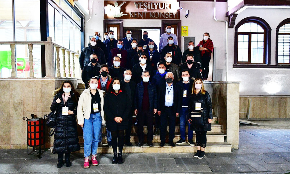 'Başka şehirlerden gelip size oy kullanabiliyor muyuz?'