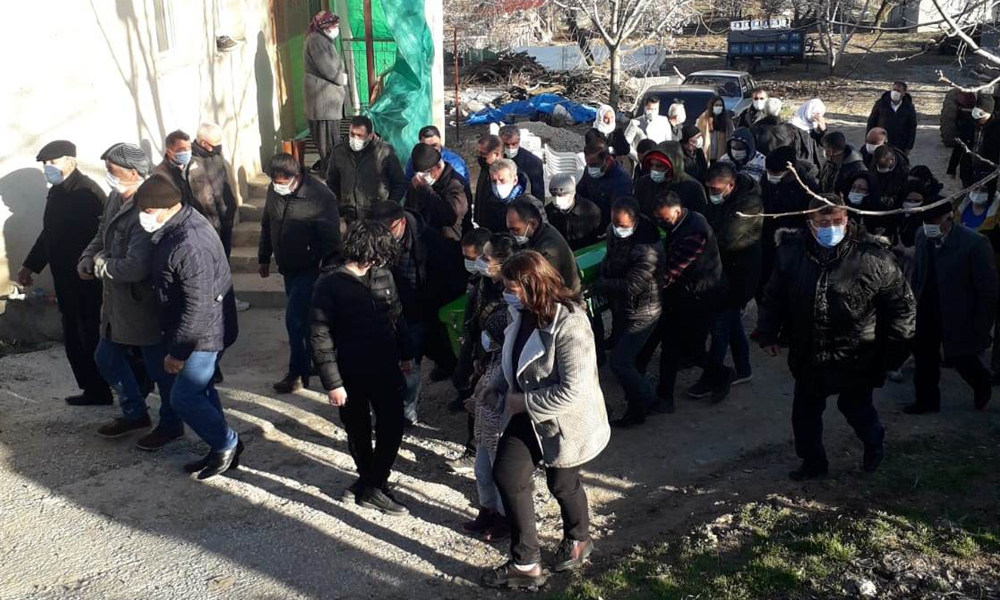 Tüfekle vurulan genç toprağa verildi
