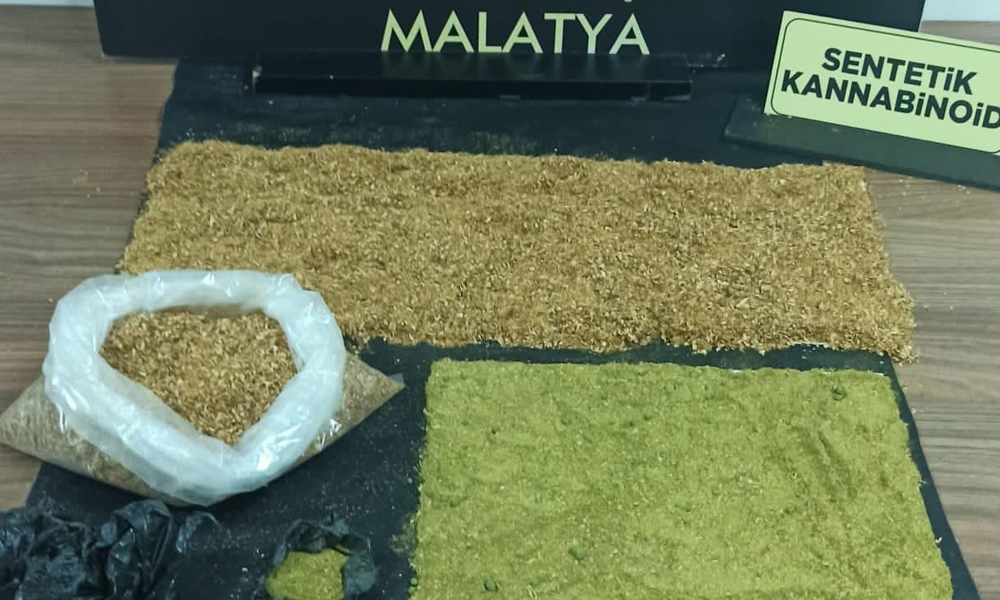 2 torbacı kıskıvrak!