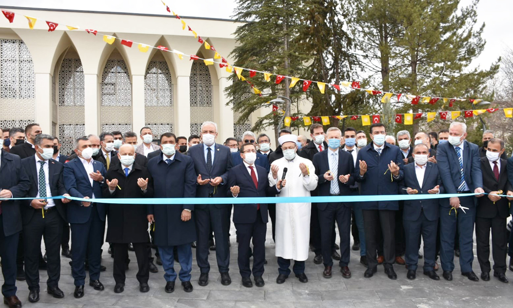 Erbaş: '40 yıl camisiz üniversiteler oldu'