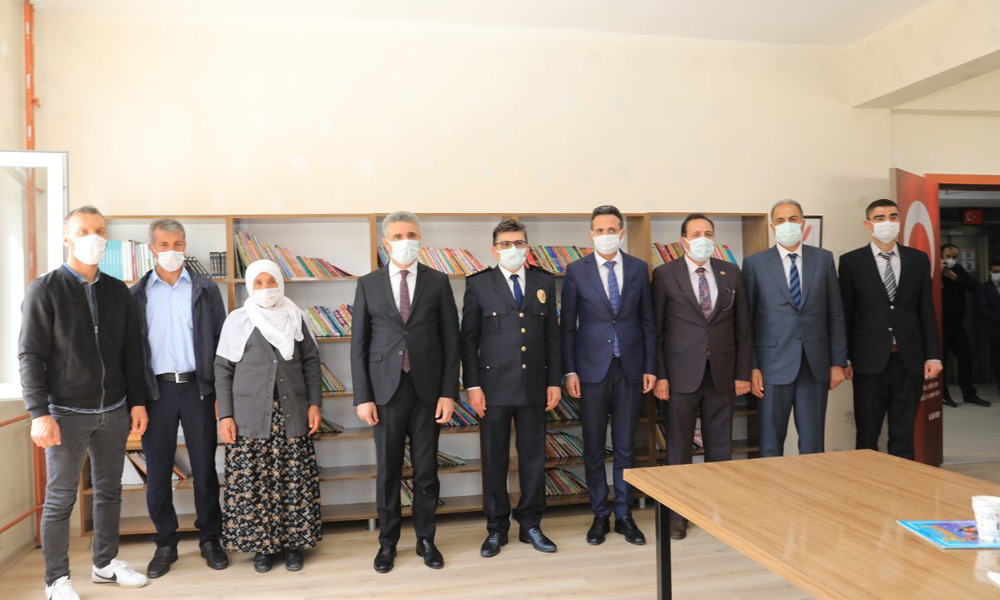 Şehidin anısına kütüphane...