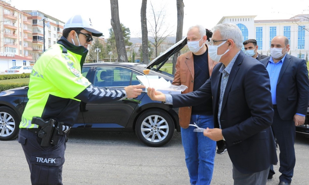 Güder'den polislere sürpriz!