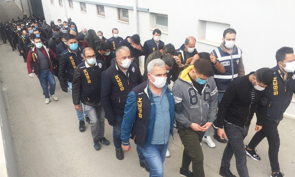 Dolandırıcı ordusu adliyeye sevk edildi