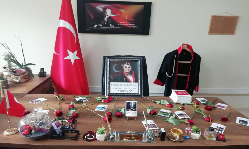 Adliye çalışanları yasta