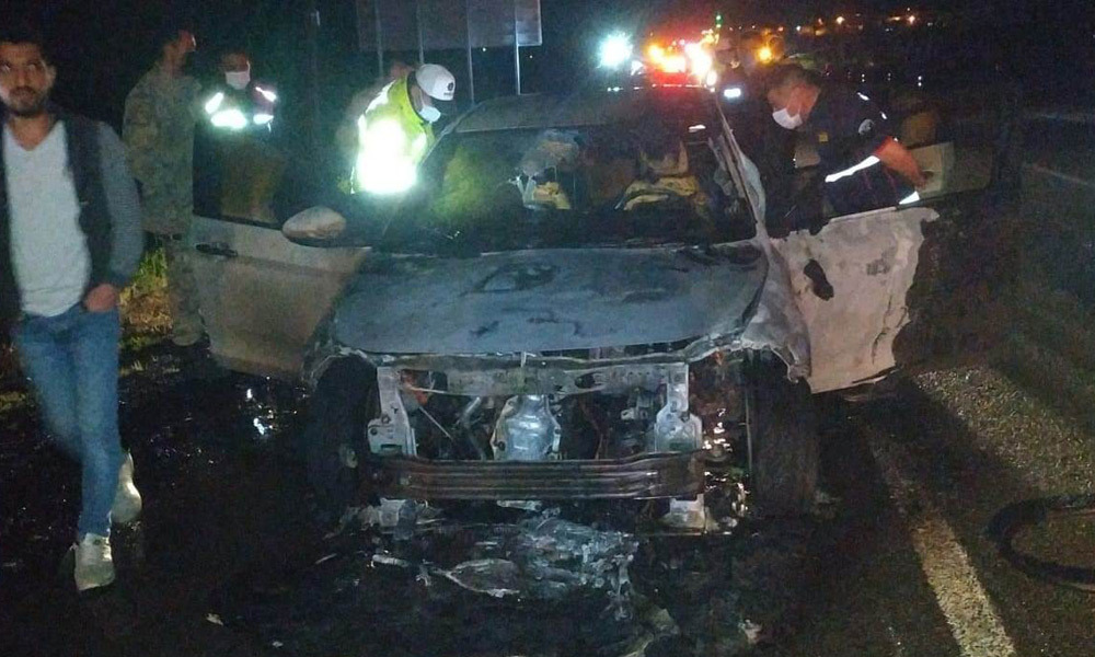Alev alan araç kullanılamaz hale geldi