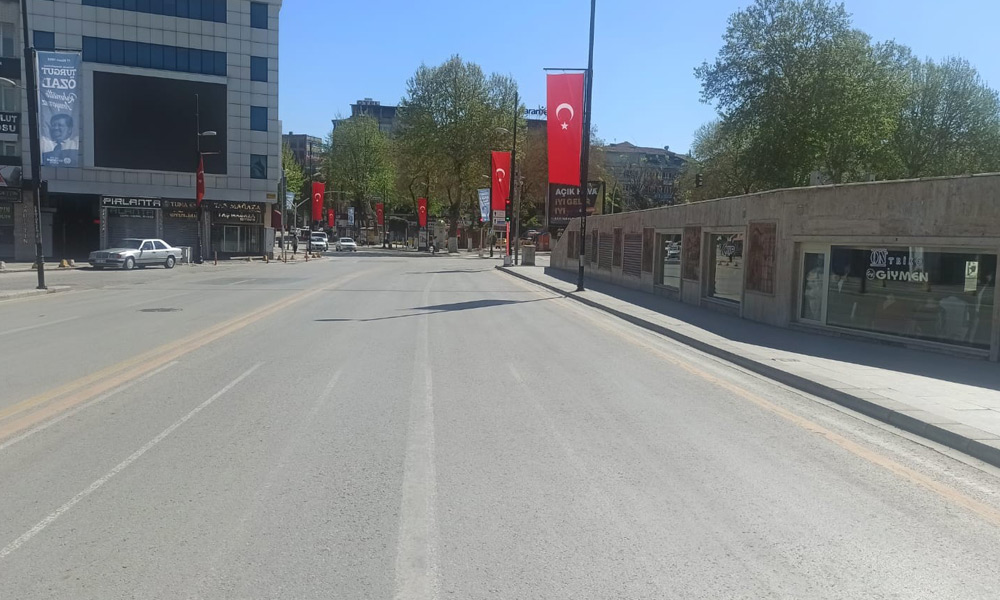 Sokaklar 23 Nisan'da boş kaldı