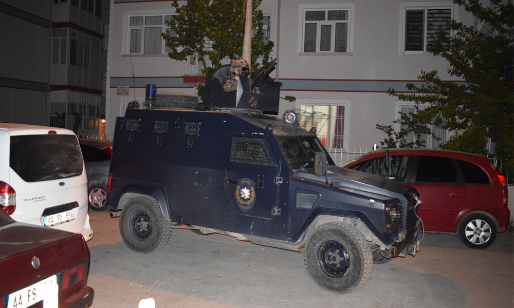 Peş peşe silahlar ateşlenince özel harekat operasyon yaptı