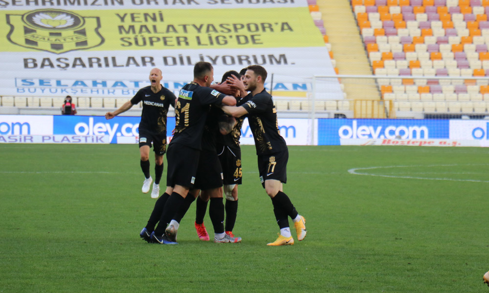 Kaplan Galatasaray maçına siyah formayla çıkacak