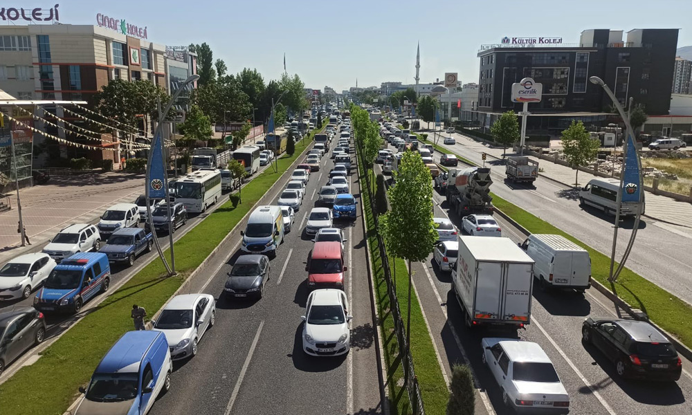 Zincirleme kaza! Trafik kilitlendi