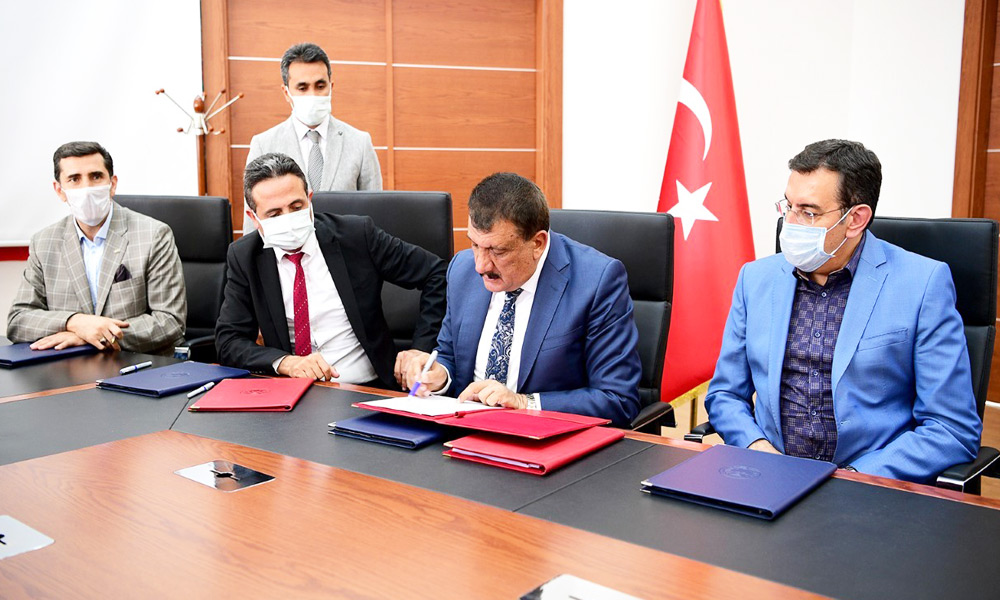 Yeni kent meydanı için imzalar atıldı