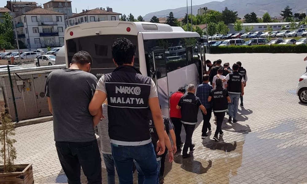 17 torbacı kıskıvrak!
