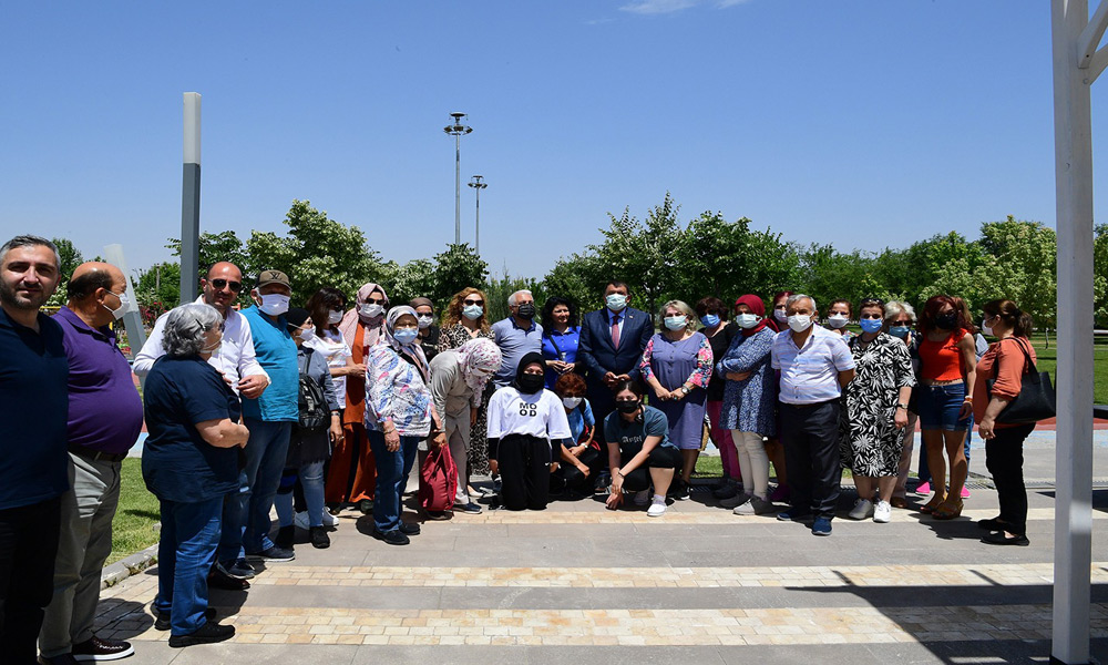 İlk turist kafilesi karşılandı