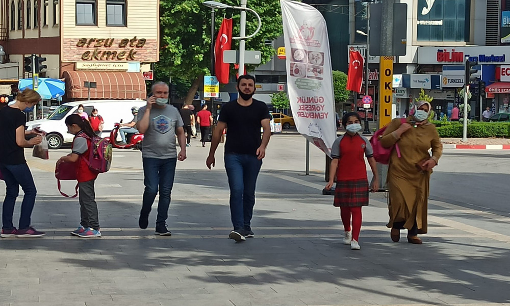 Ders zili çalan öğrenciler hasret giderdi