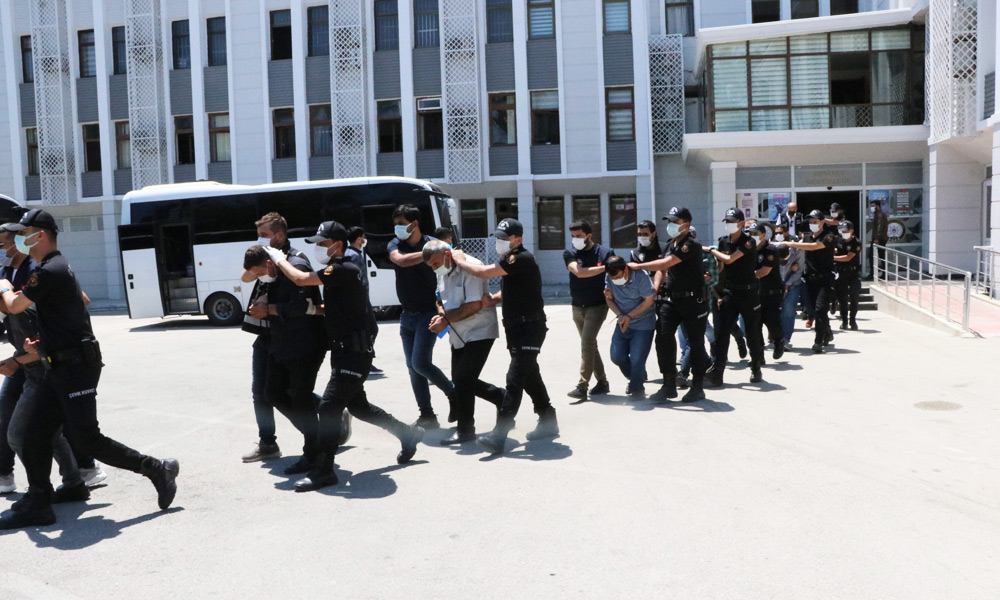 Devleti milyonlarca lira zarara uğrattılar!..